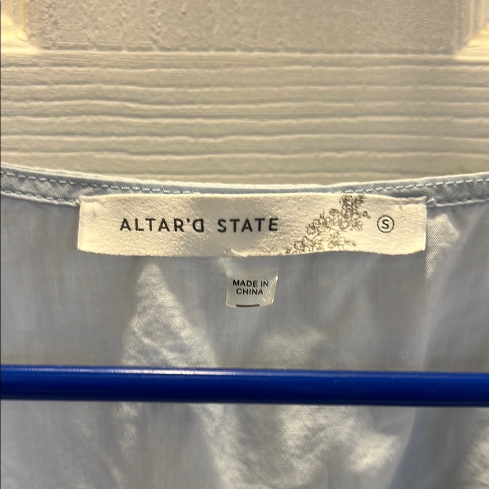 Altar’d State Women's Light Blue Puff Sleeve Crop Top - Picture 2 of 6